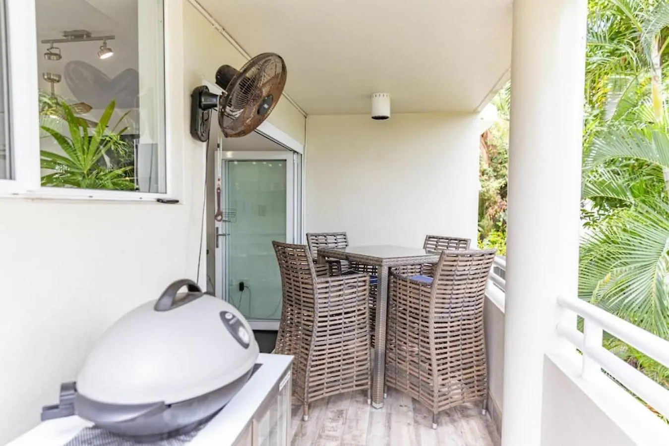 Holiday home Beachluxe Sunseeker, Sublime Tropical Apartment Port Douglas