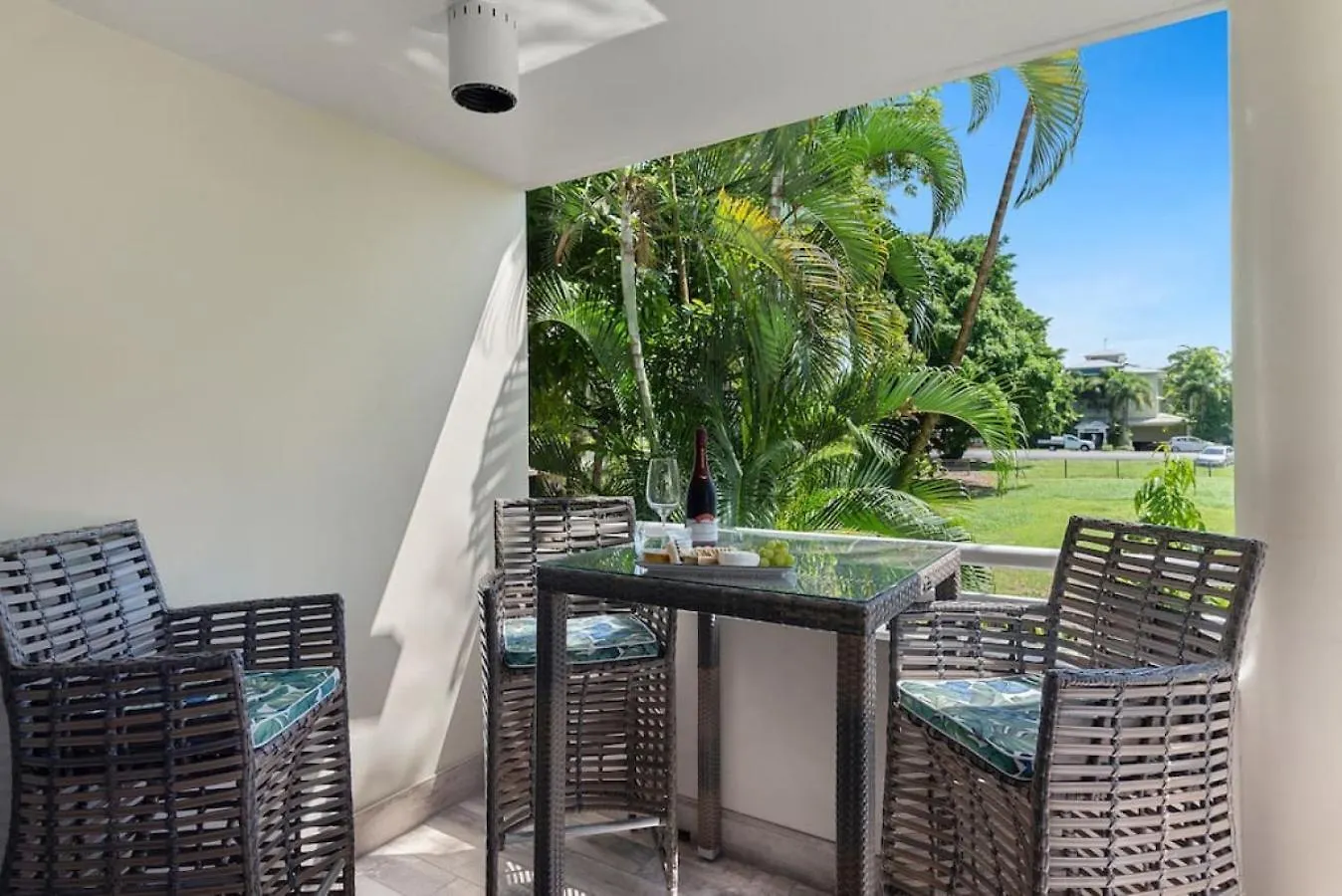 Holiday home Beachluxe Sunseeker, Sublime Tropical Apartment Port Douglas