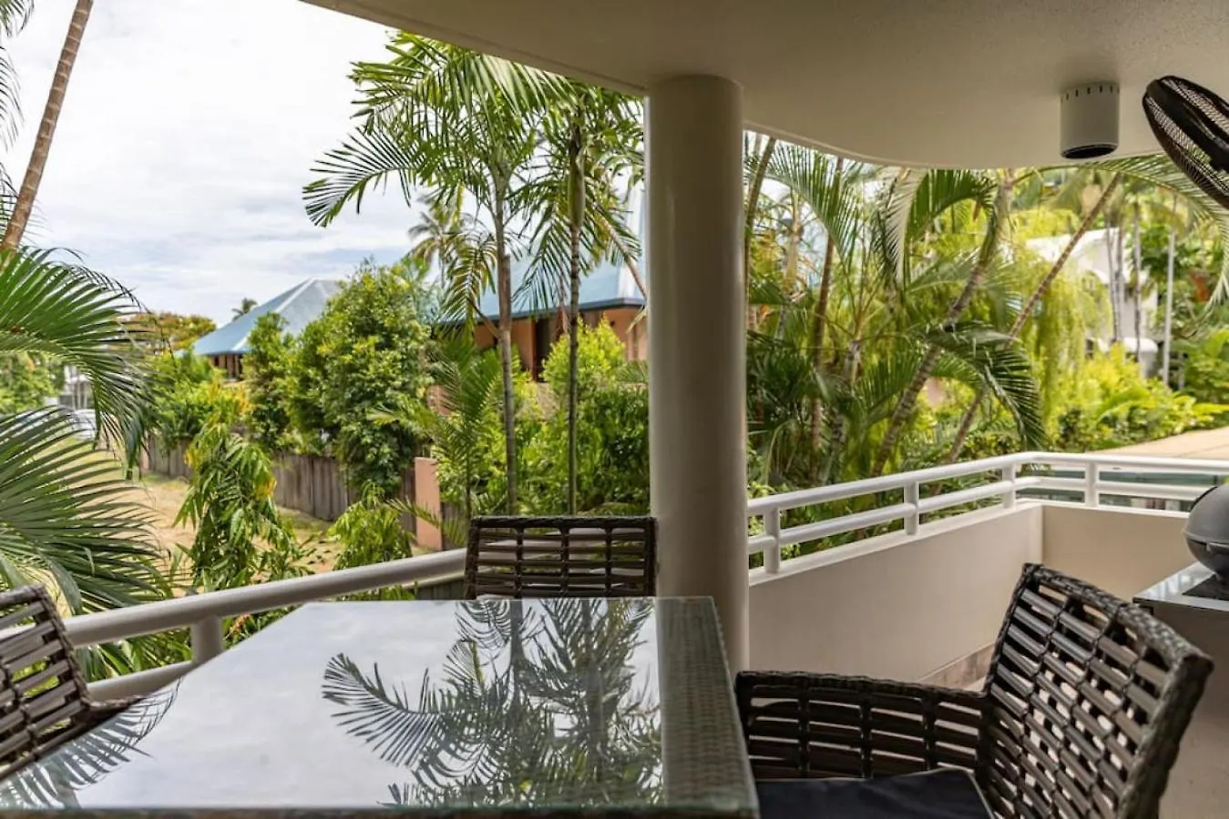 Beachluxe Sunseeker, Sublime Tropical Apartment Port Douglas Holiday home