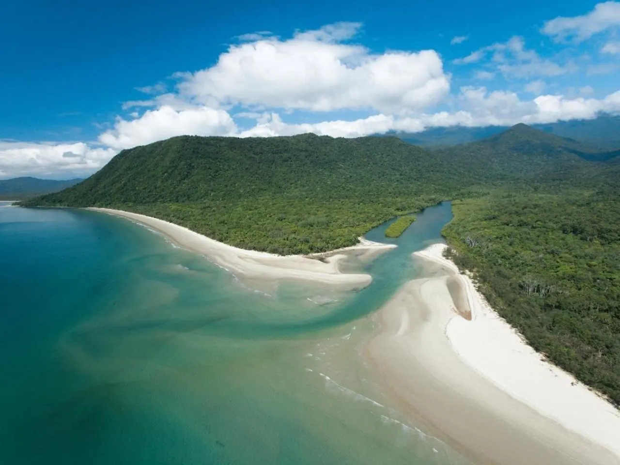 Beachluxe Sunseeker, Sublime Tropical Apartment Port Douglas Australia